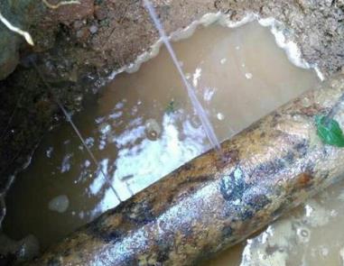 贾汪楼顶渗水维修公司分享下地暖漏水的原因及检测方法。